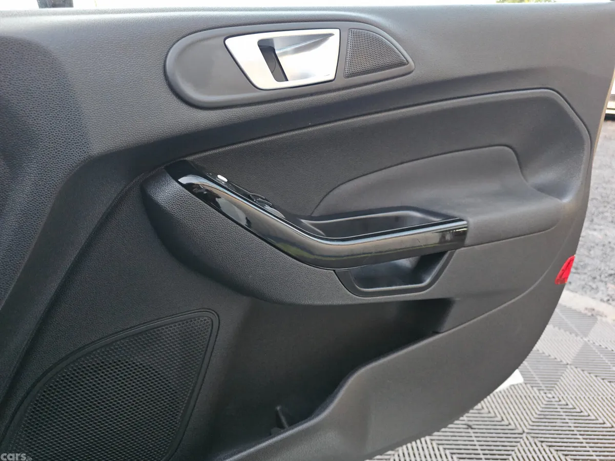 Ford Fiesta Hatchback, Petrol, 2014, White