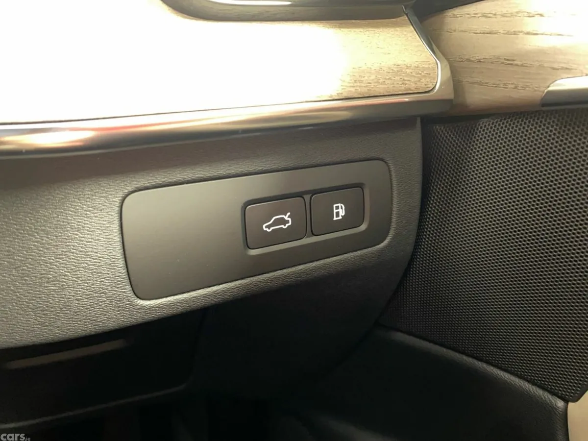 Volvo XC90 SUV, Petrol Plug-in Hybrid, 2026, Blue