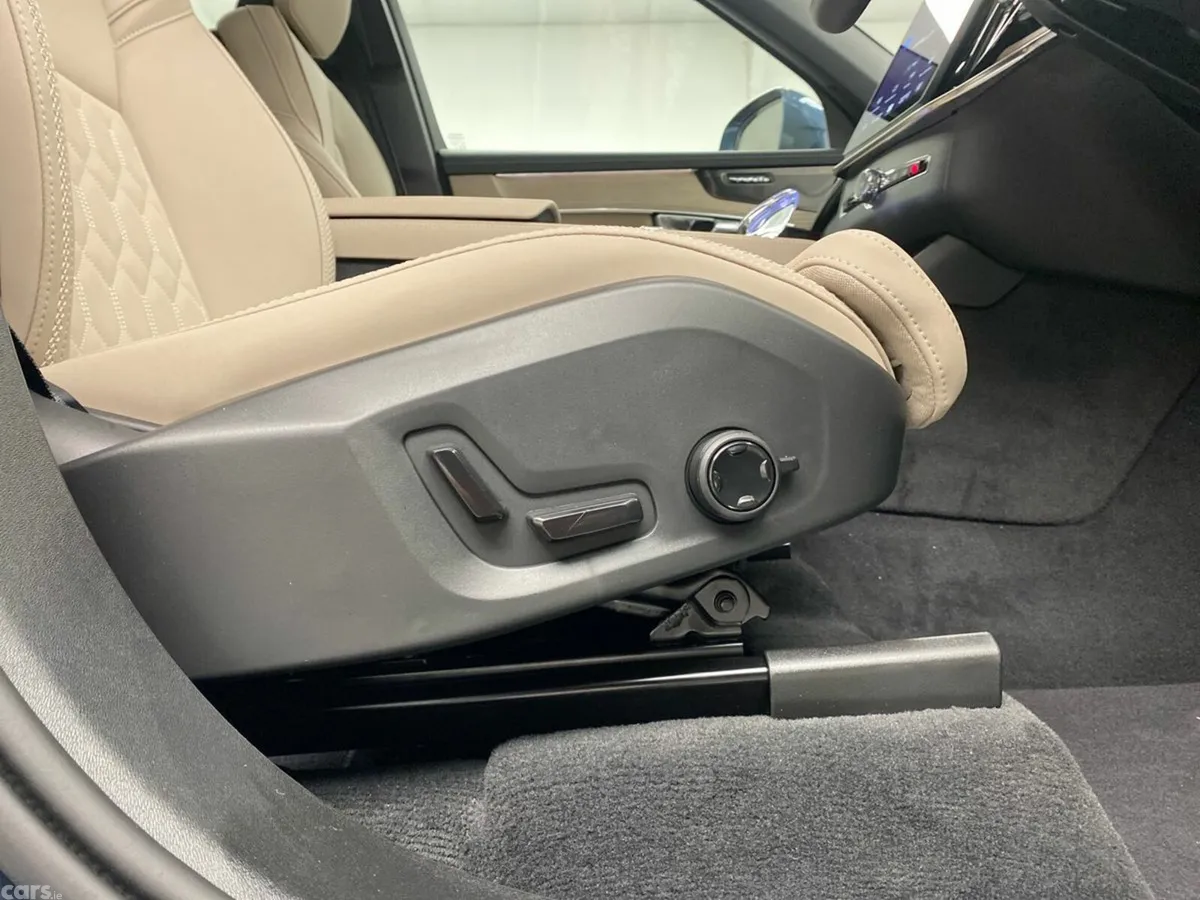 Volvo XC90 SUV, Petrol Plug-in Hybrid, 2026, Blue