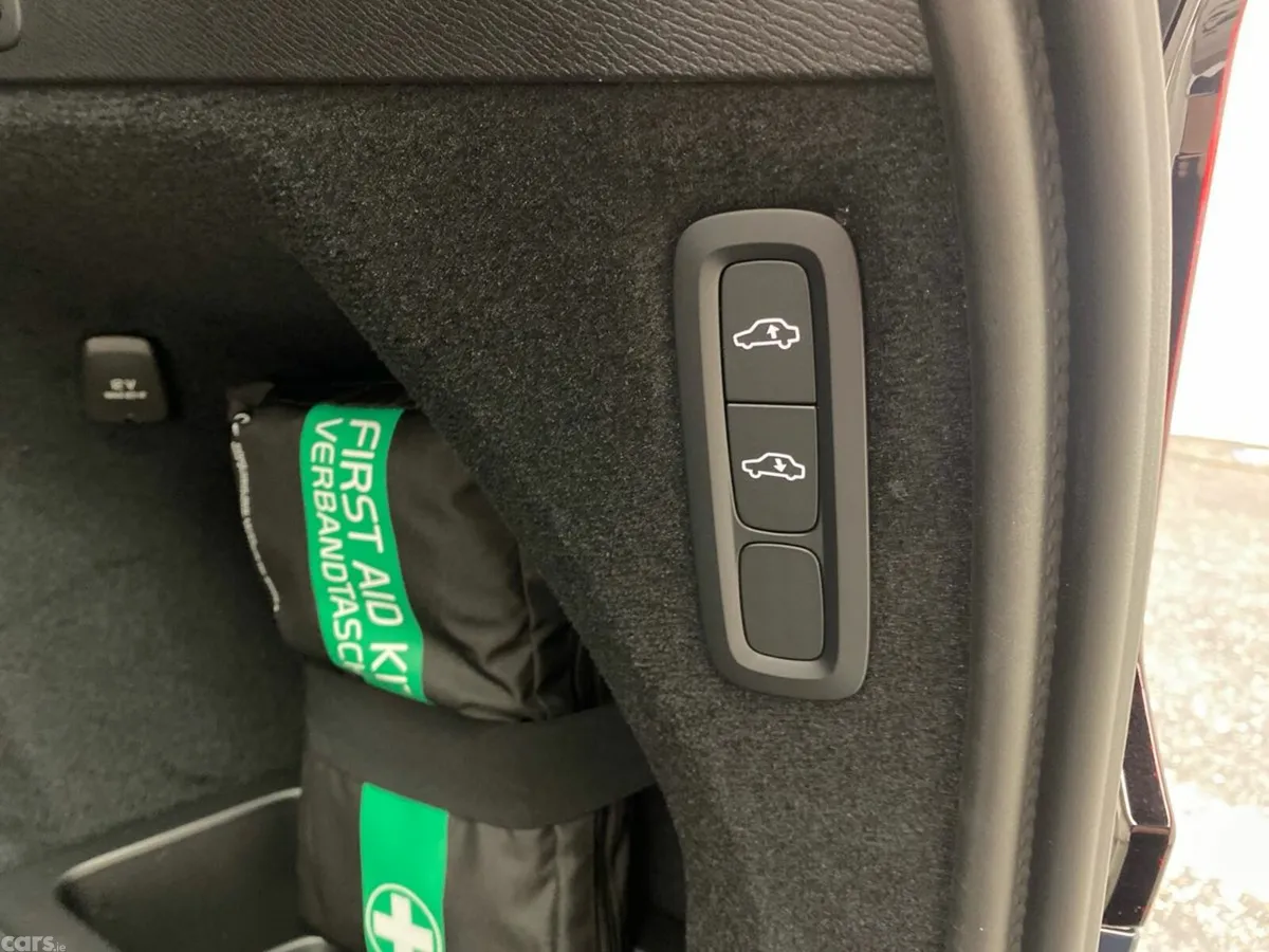 Volvo XC90 SUV, Petrol Plug-in Hybrid, 2026, Blue