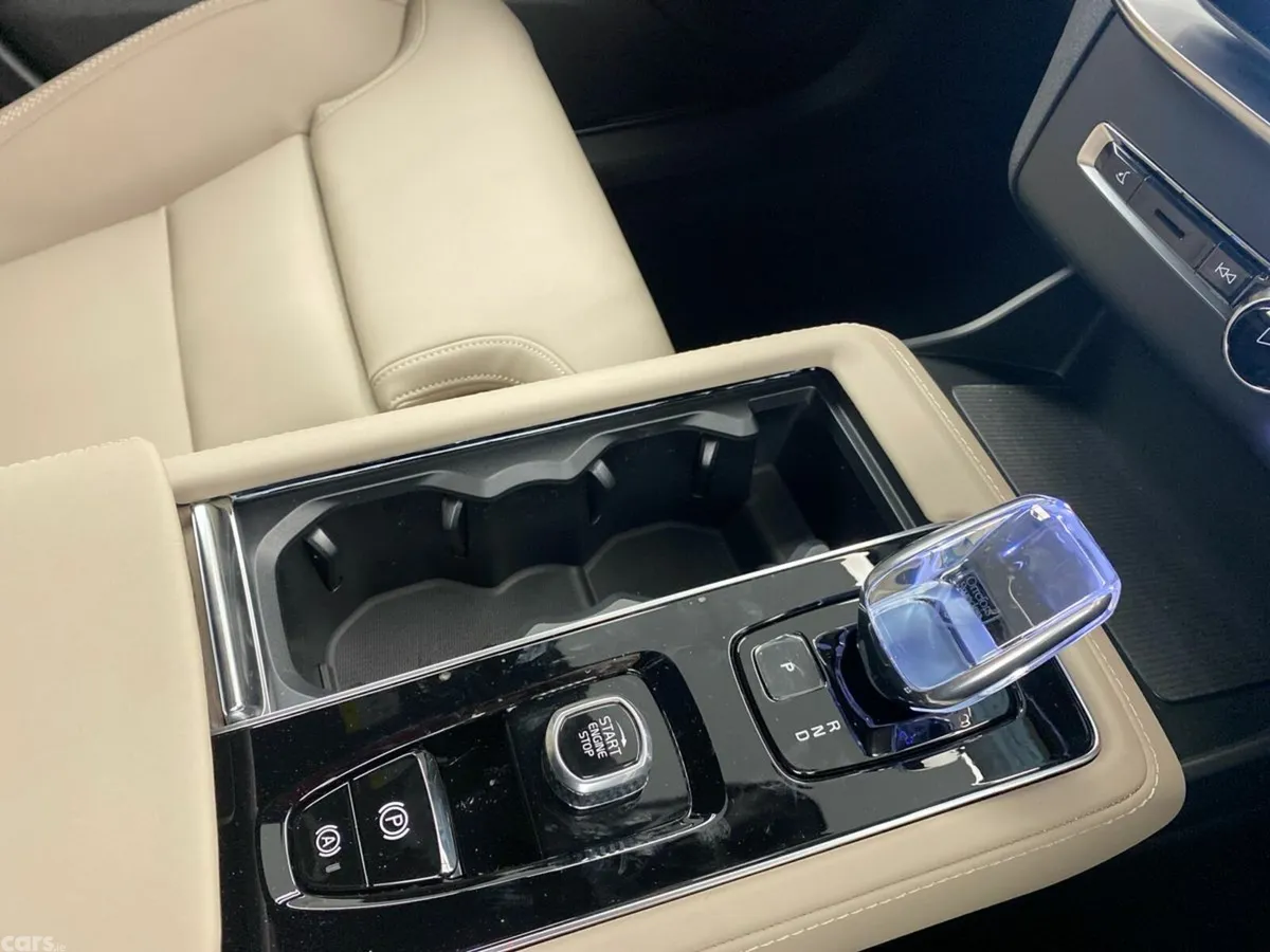 Volvo XC90 SUV, Petrol Plug-in Hybrid, 2026, Blue