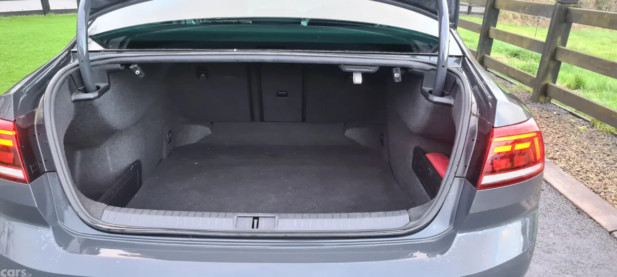 Volkswagen Passat Saloon, Diesel, 2020, Grey
