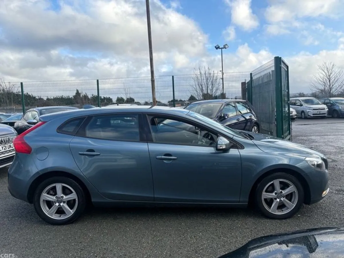Volvo V40 Hatchback, Diesel, 2013, Blue