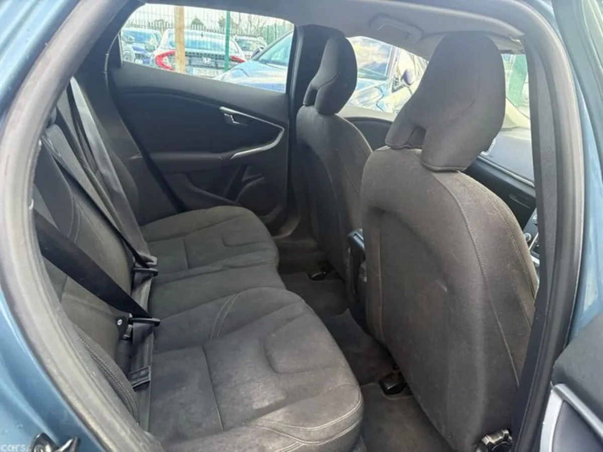 Volvo V40 Hatchback, Diesel, 2013, Blue