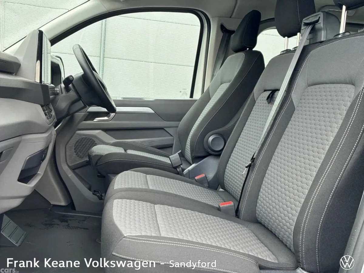 Volkswagen Caravelle MPV, Electric, 2026, Grey