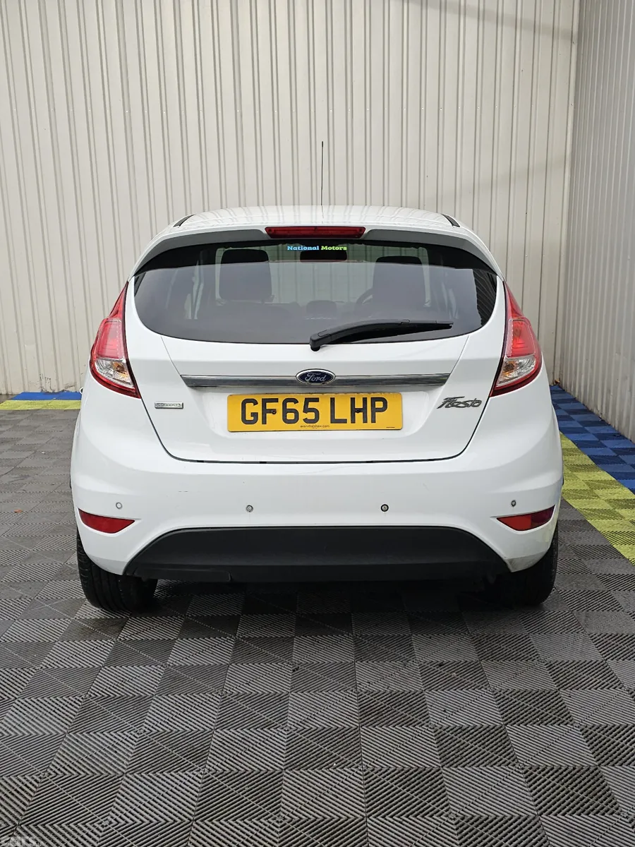 Ford Fiesta Hatchback, Petrol, 2015, White