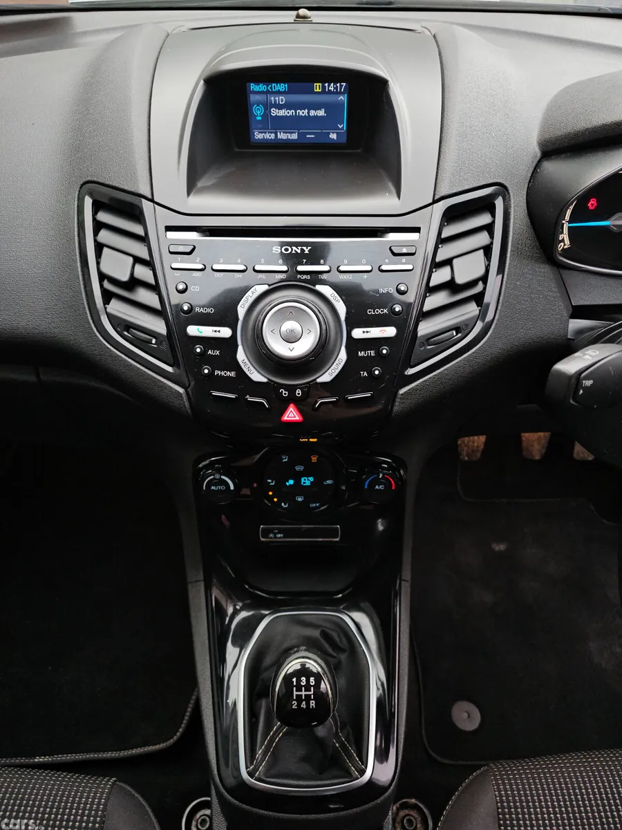 Ford Fiesta Hatchback, Petrol, 2015, White