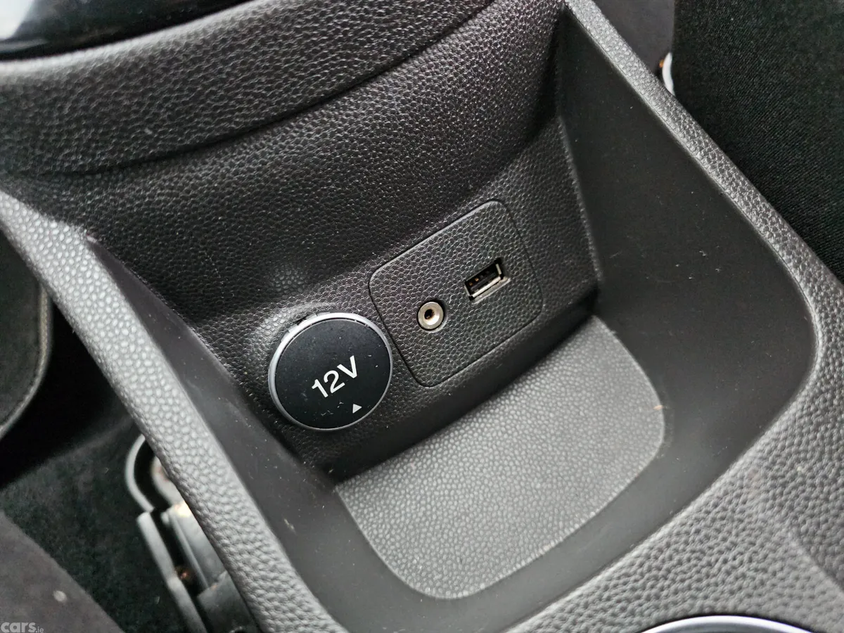 Ford Fiesta Hatchback, Petrol, 2015, White