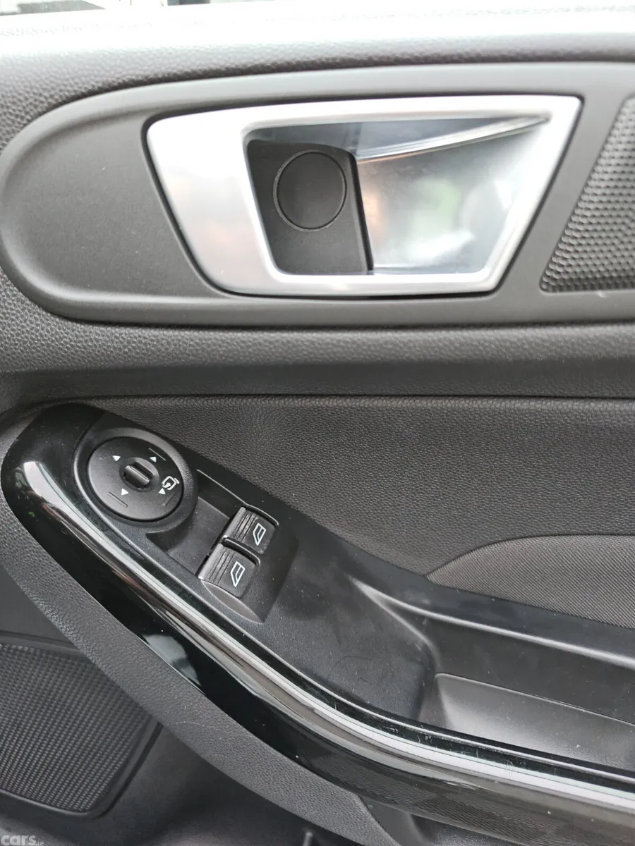 Ford Fiesta Hatchback, Petrol, 2015, White