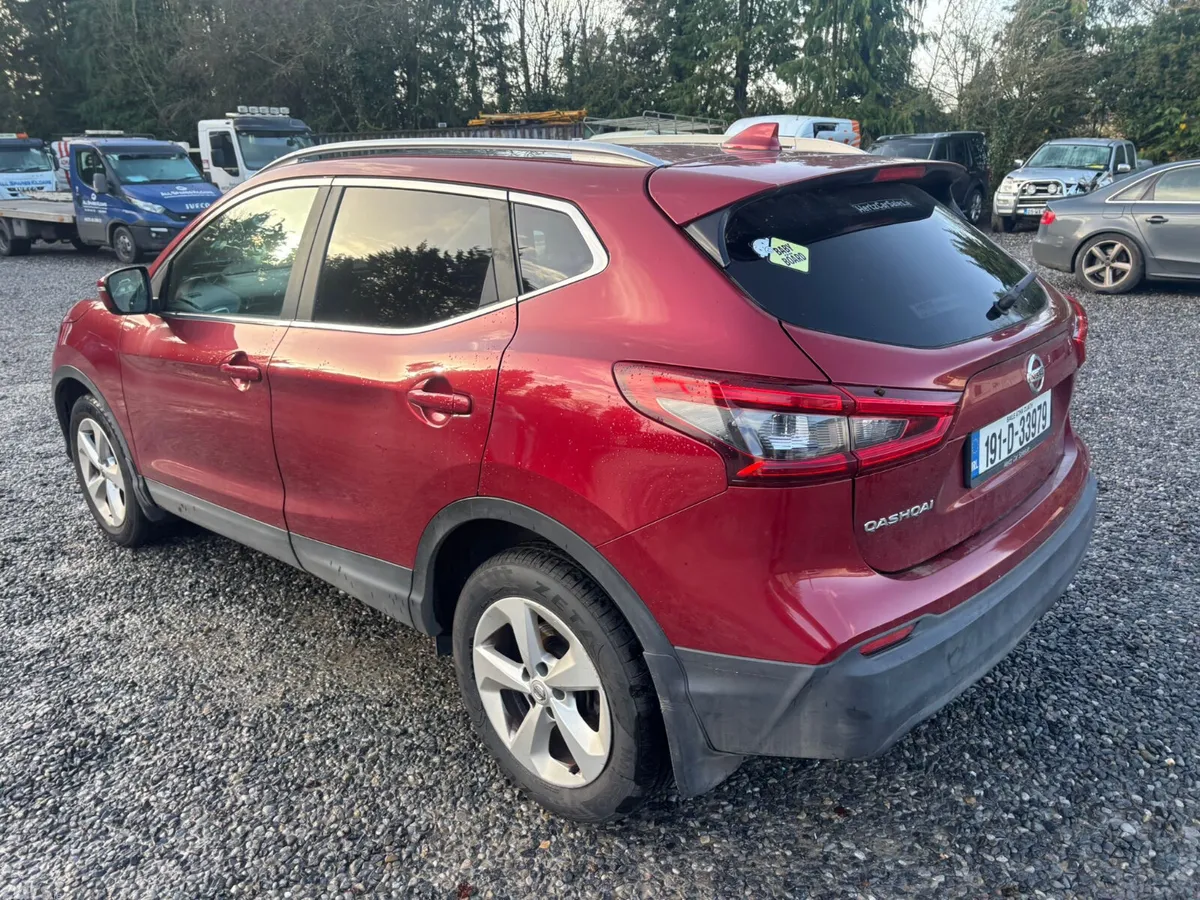 Nissan Qashqai MPV, Petrol, 2019, Red