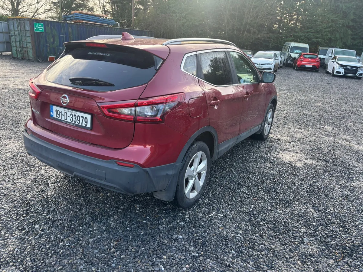 Nissan Qashqai MPV, Petrol, 2019, Red