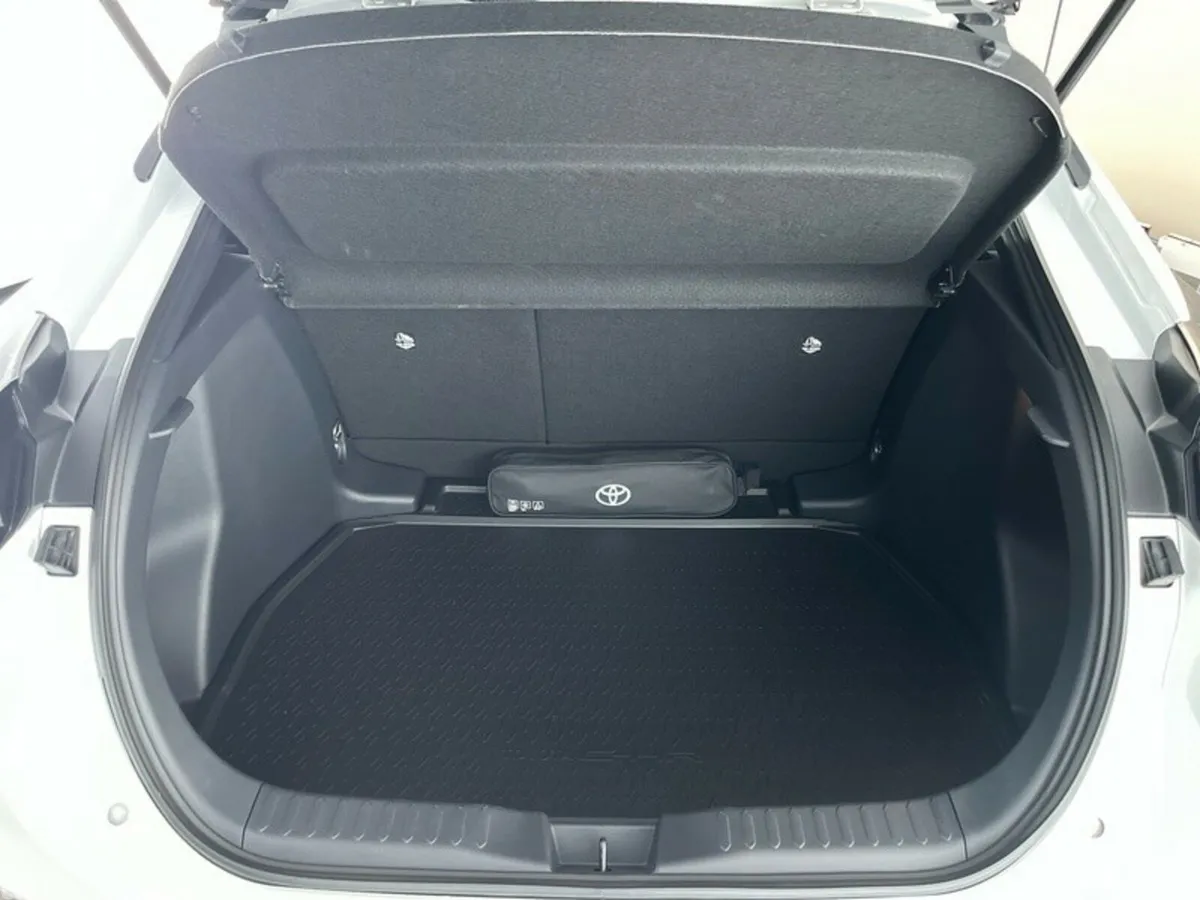 Toyota C-HR SUV, Petrol Hybrid, 2025, White