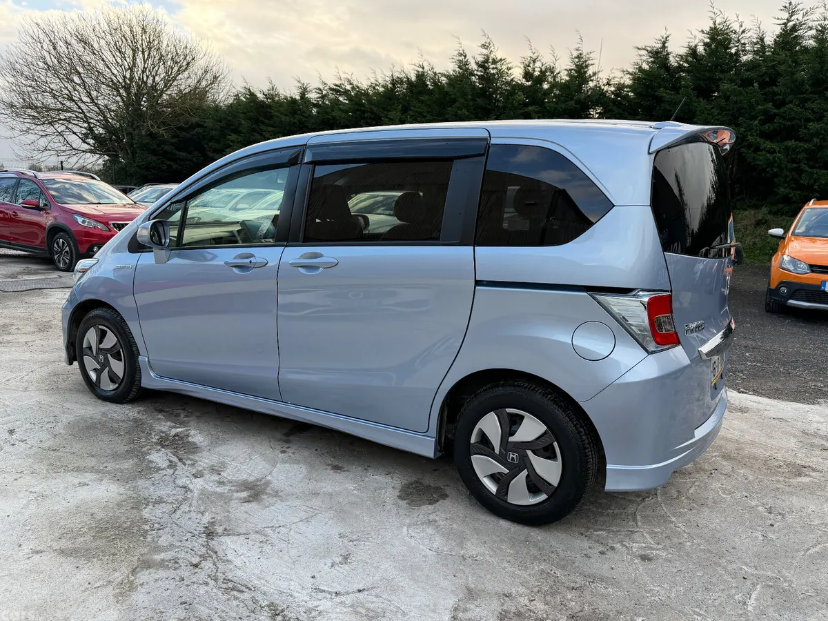 Honda Freed MPV, Petrol Hybrid, 2016, Blue