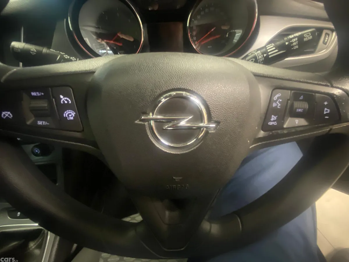 Opel Astra Hatchback, Diesel, 2021, Black