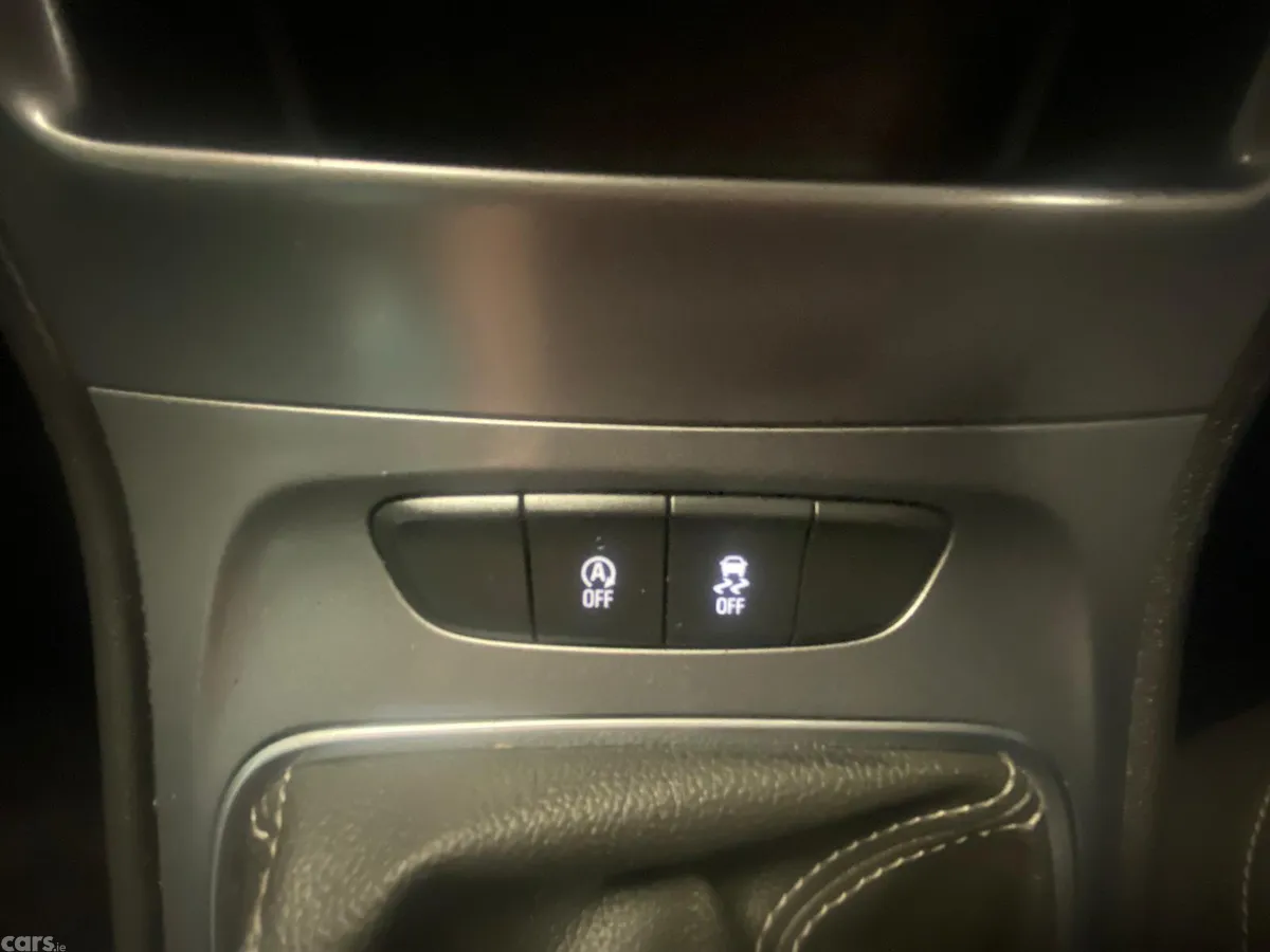 Opel Astra Hatchback, Diesel, 2021, Black