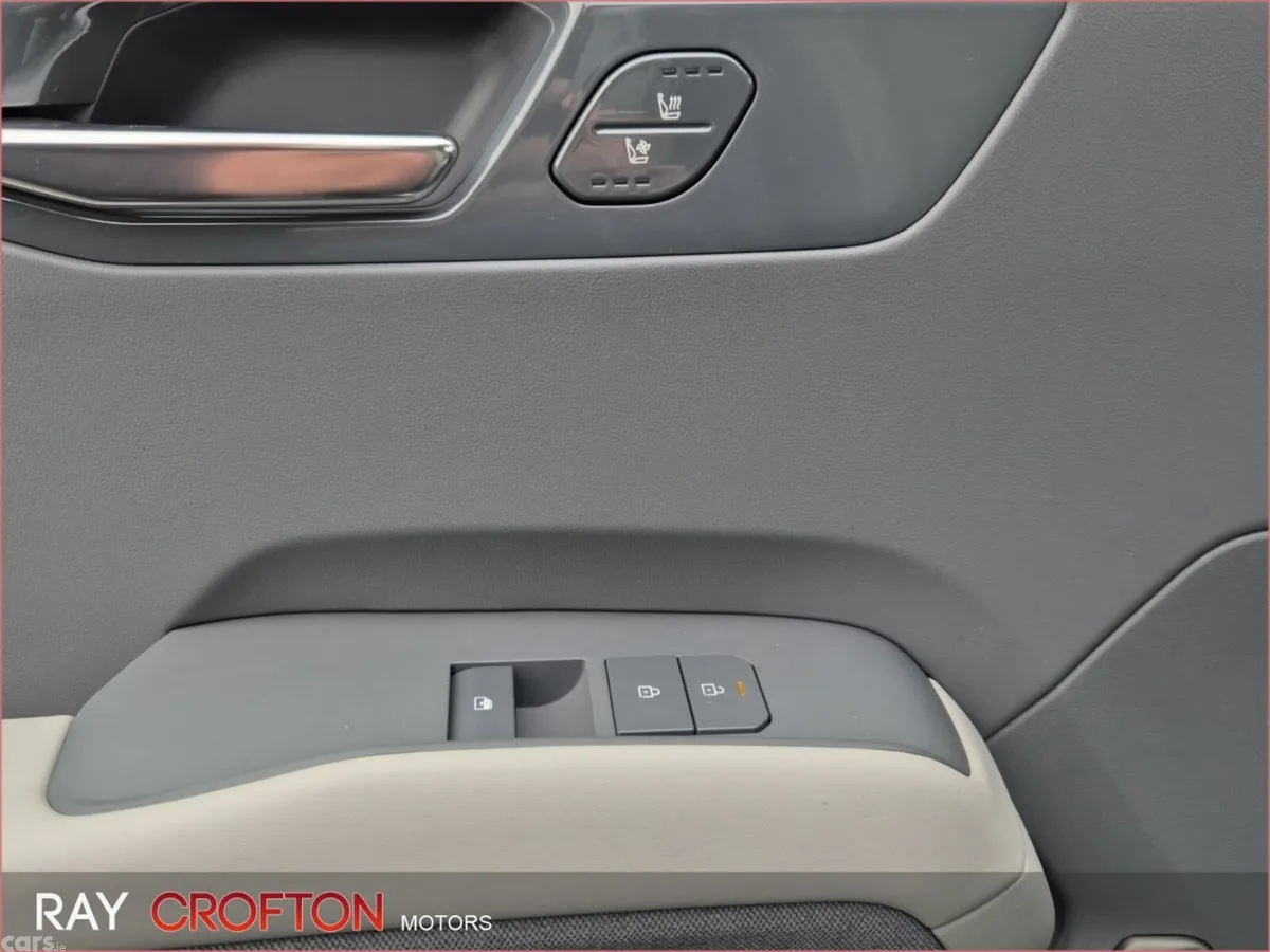 Kia EV9 SUV, Electric, 2026, Silver