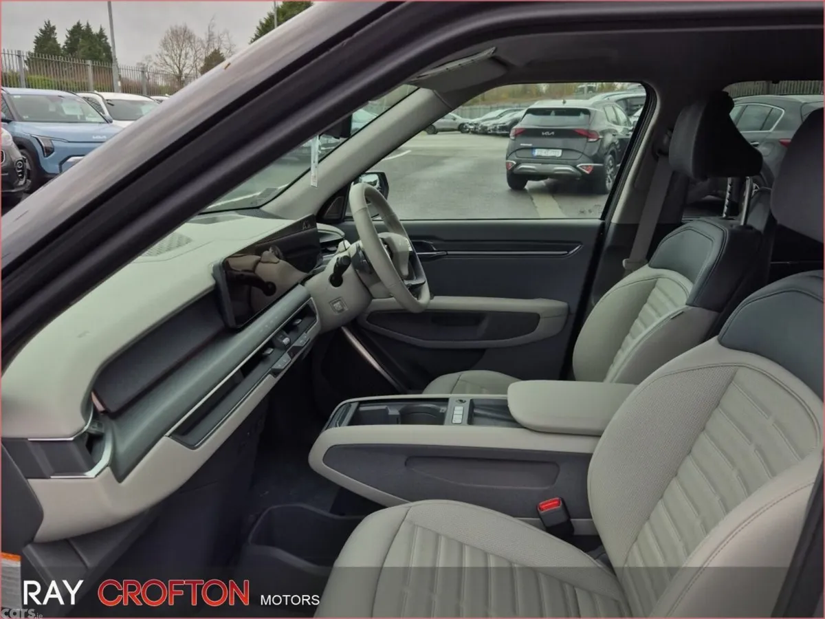 Kia EV9 SUV, Electric, 2026, Silver