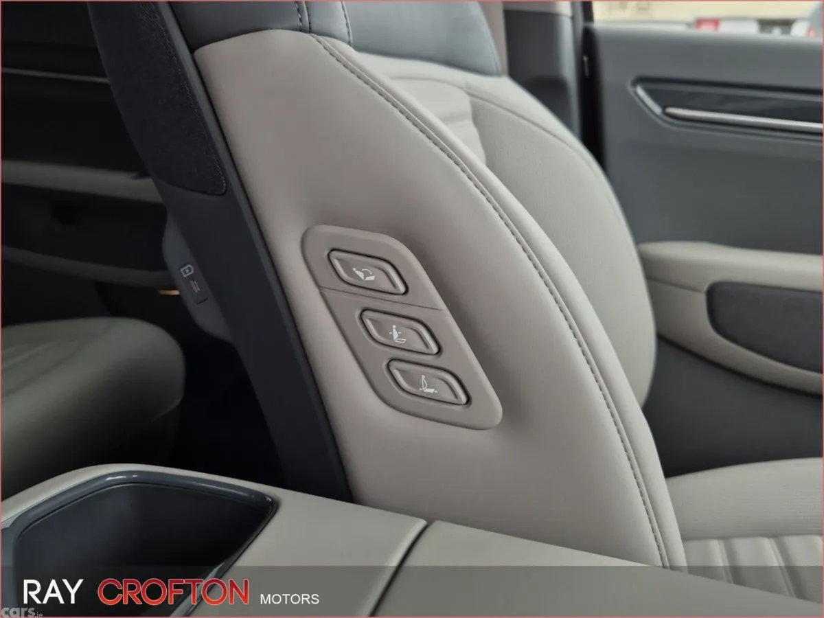 Kia EV9 SUV, Electric, 2026, Silver