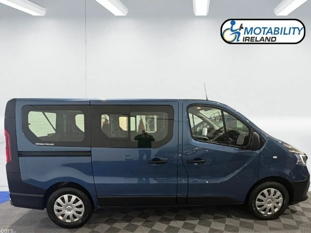 Renault Trafic MPV, Diesel, 2020, Blue