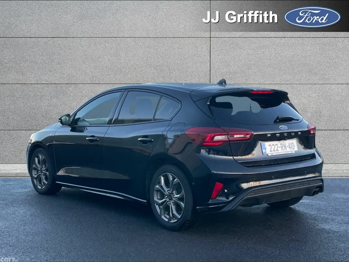 Ford Focus Hatchback, Petrol, 2022, Black