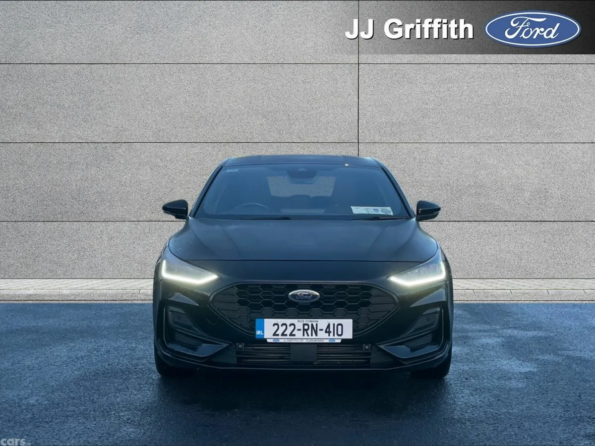 Ford Focus Hatchback, Petrol, 2022, Black