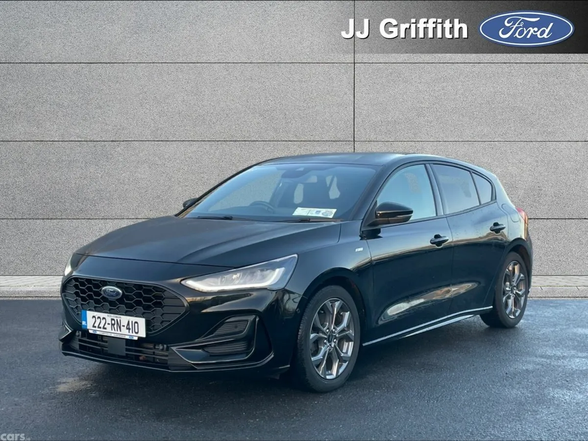 Ford Focus Hatchback, Petrol, 2022, Black