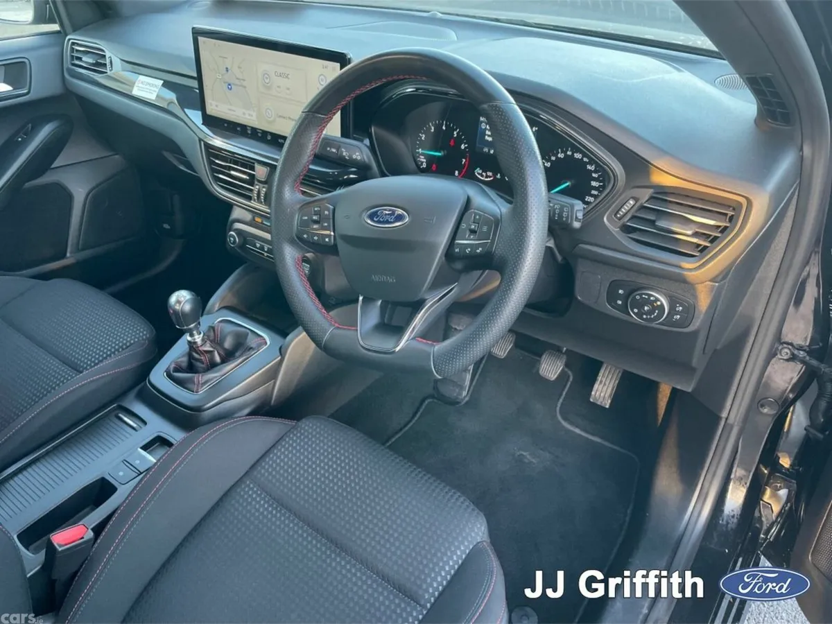 Ford Focus Hatchback, Petrol, 2022, Black