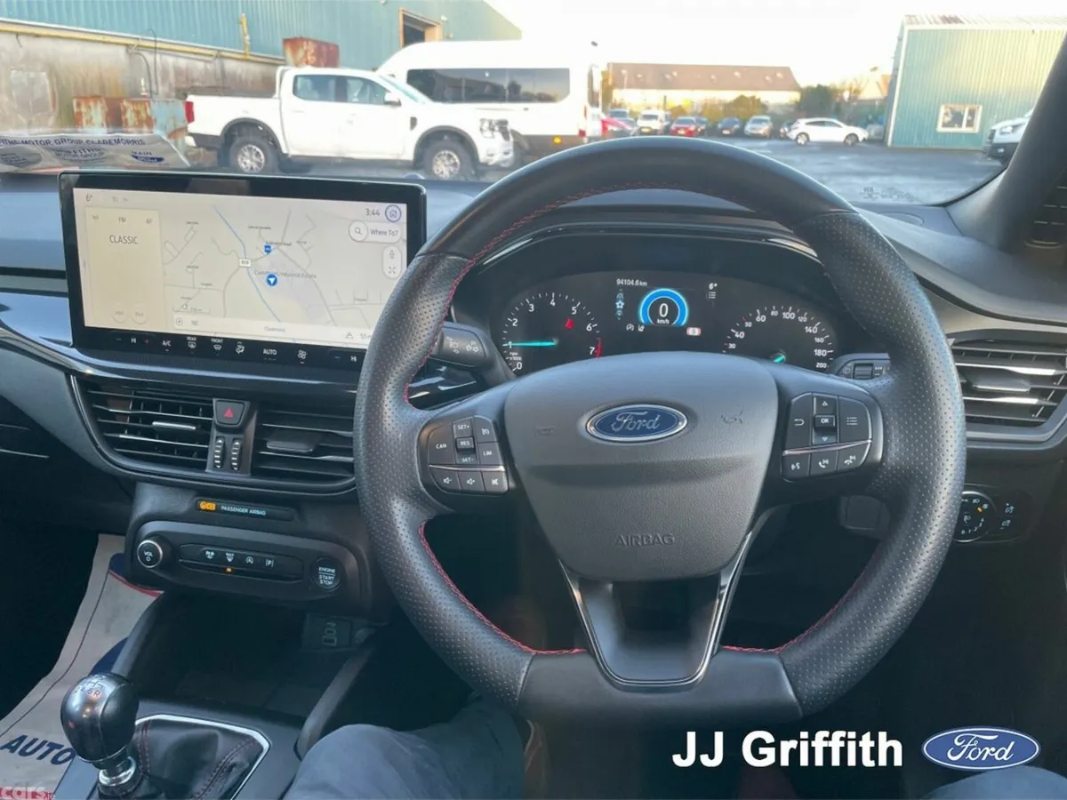 Ford Focus Hatchback, Petrol, 2022, Black