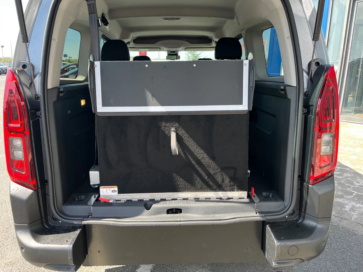 Citroen Berlingo Multispace MPV, Diesel, 2027, Silver