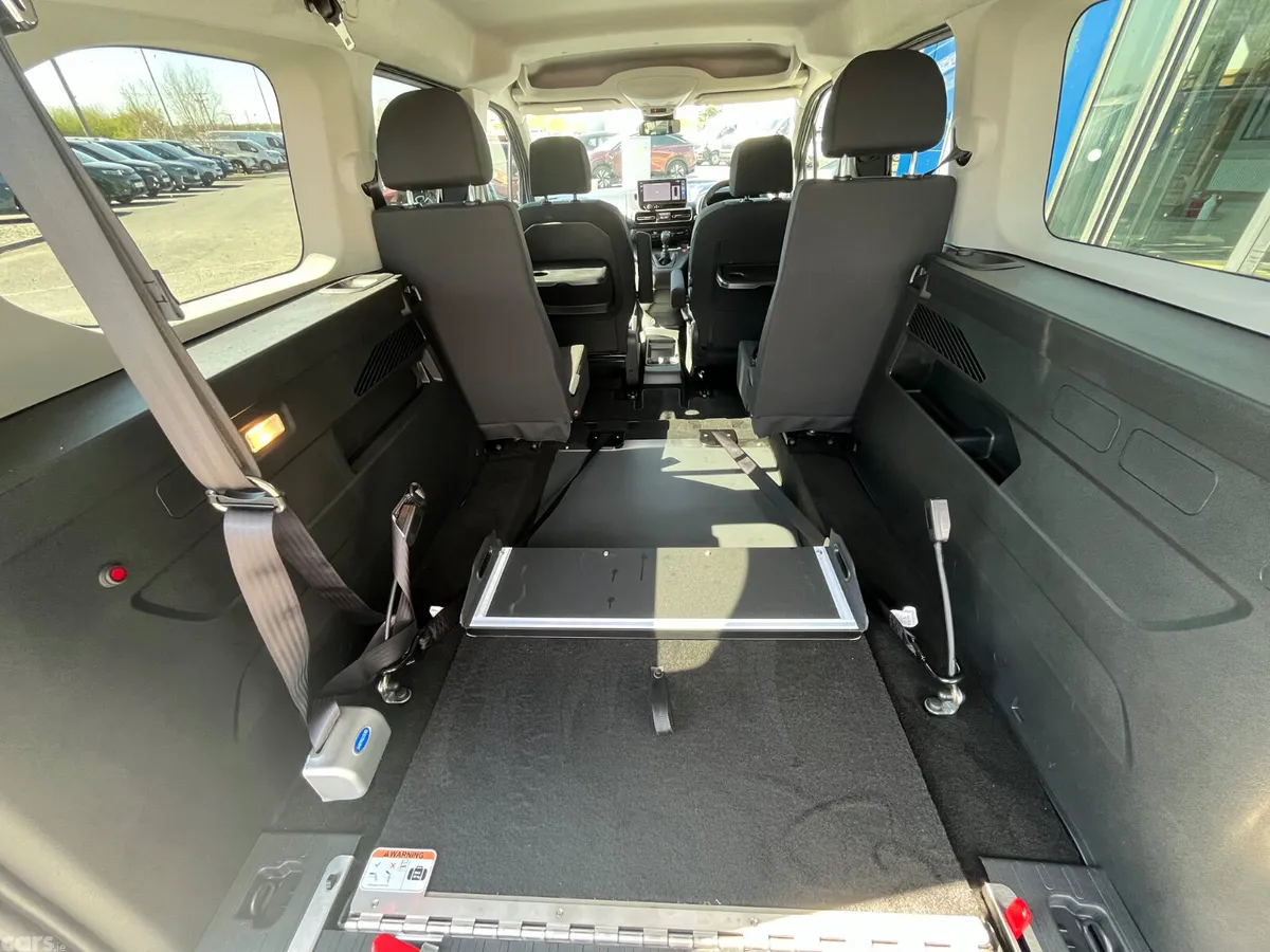 Citroen Berlingo Multispace MPV, Diesel, 2027, Silver