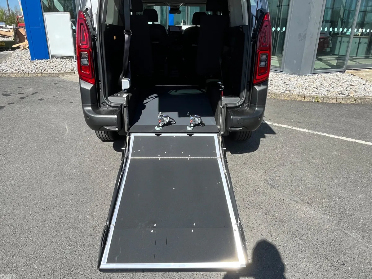 Citroen Berlingo Multispace MPV, Diesel, 2027, Silver