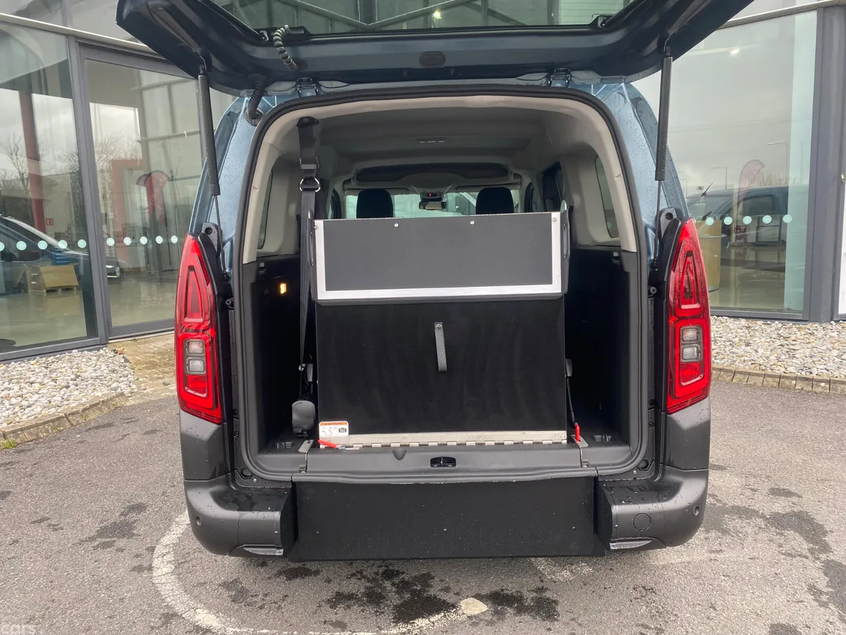 Citroen Berlingo Multispace MPV, Diesel, 2026, Blue