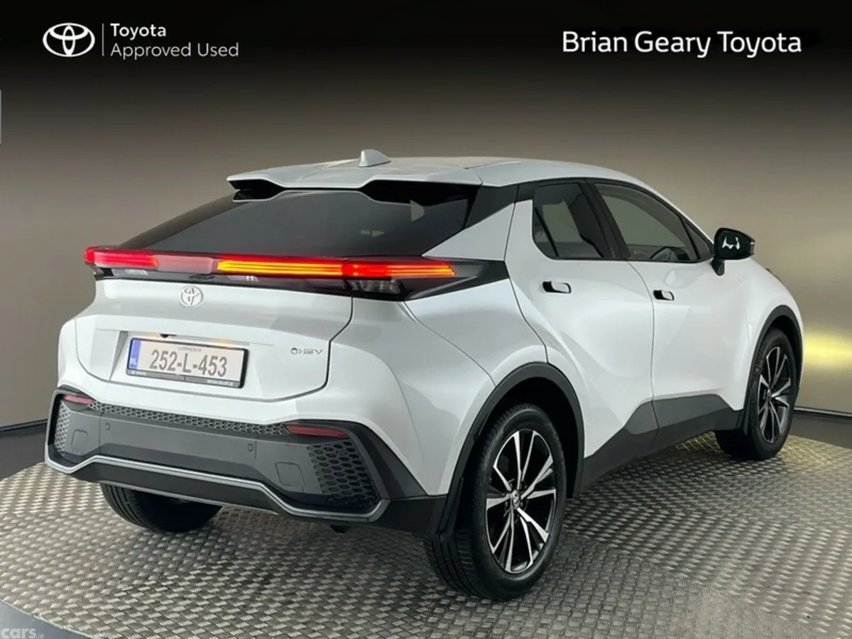 Toyota C-HR SUV, Petrol Hybrid, 2025, White