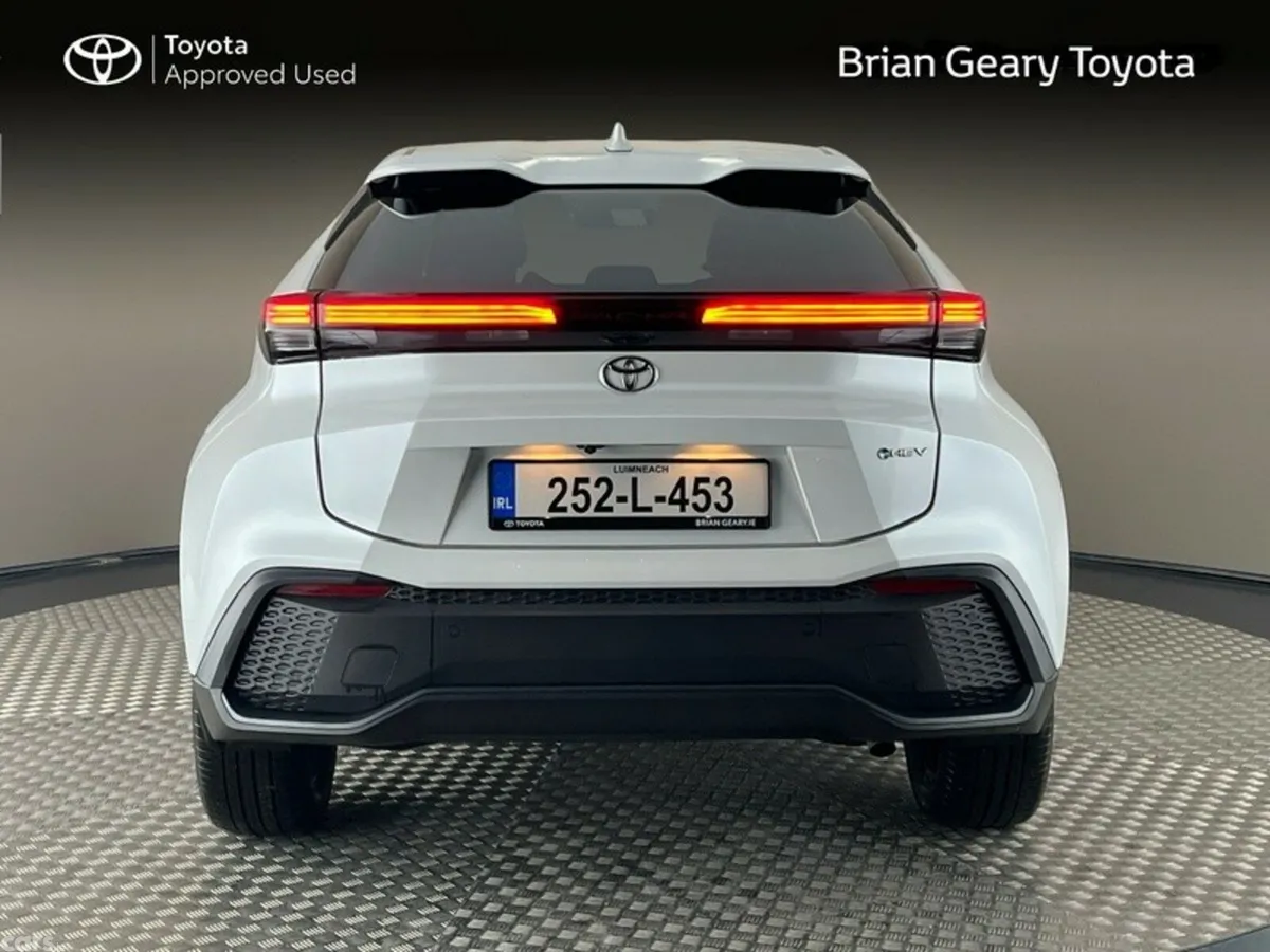 Toyota C-HR SUV, Petrol Hybrid, 2025, White