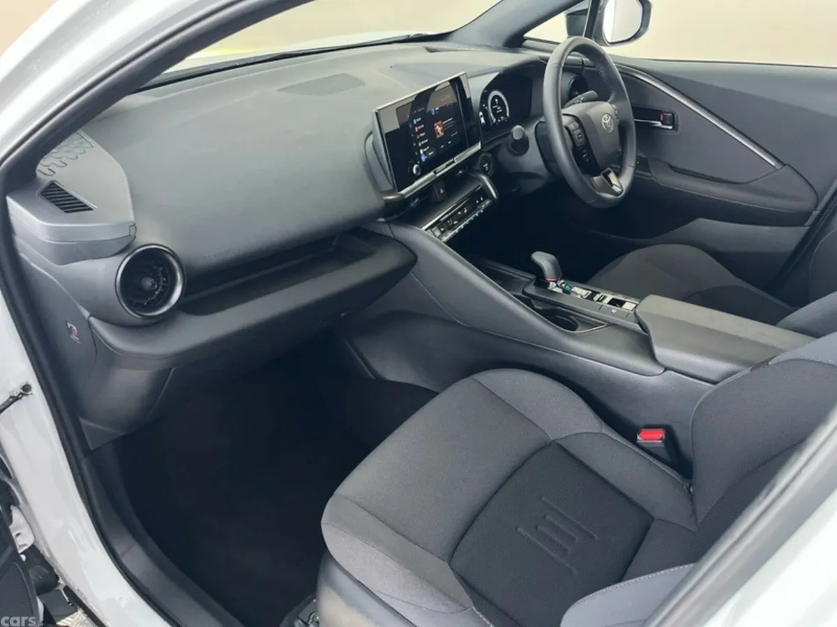 Toyota C-HR SUV, Petrol Hybrid, 2025, White