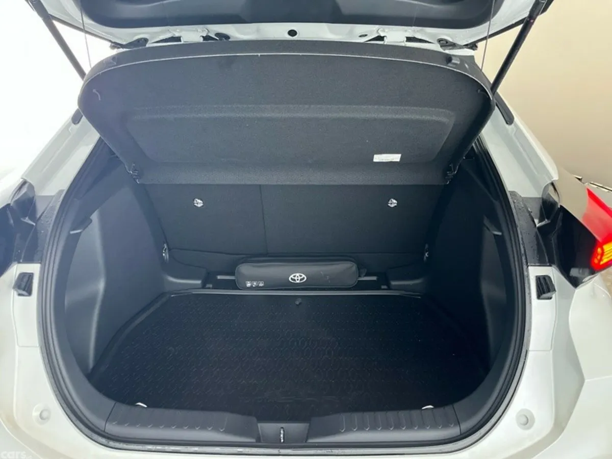 Toyota C-HR SUV, Petrol Hybrid, 2025, White