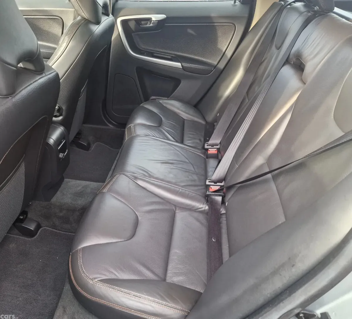 Volvo XC60 SUV, Diesel, 2010, Silver
