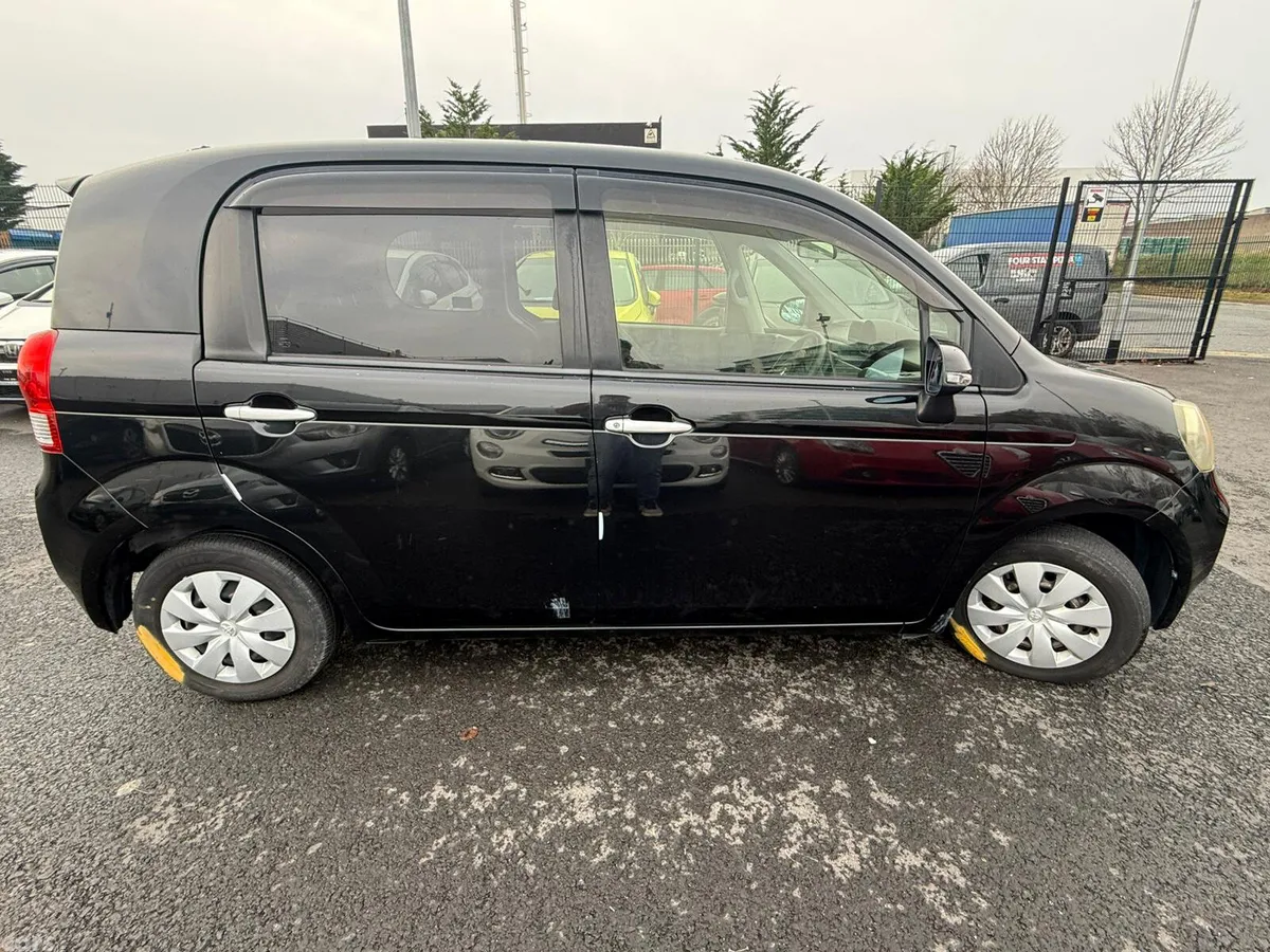Toyota Porte Hatchback, Petrol, 2012, Black