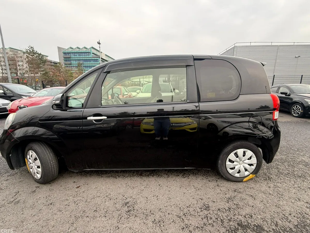 Toyota Porte Hatchback, Petrol, 2012, Black