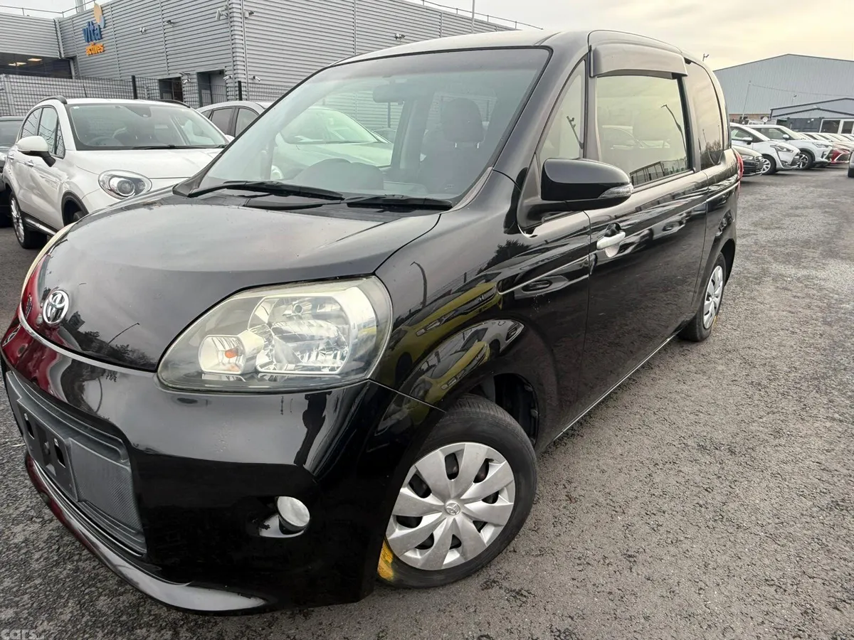 Toyota Porte Hatchback, Petrol, 2012, Black