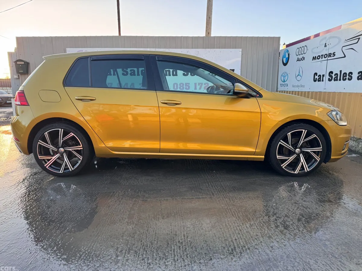 Volkswagen Golf Estate, Petrol, 2018, Yellow