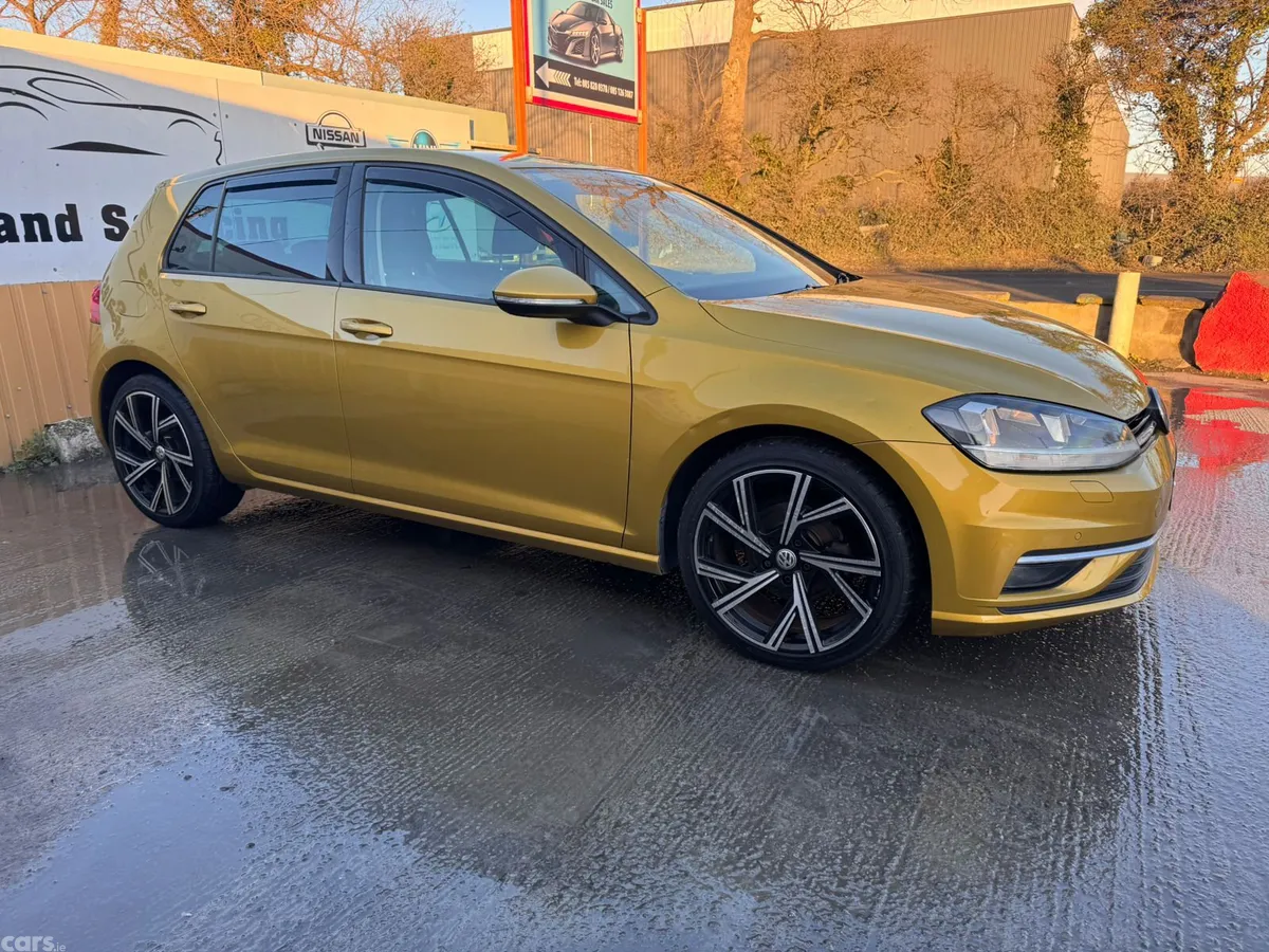 Volkswagen Golf Estate, Petrol, 2018, Yellow