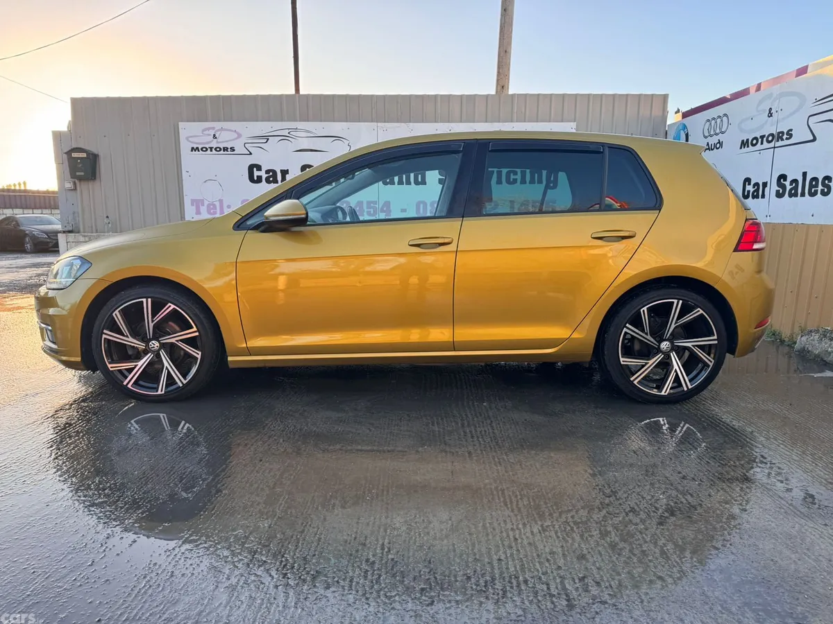 Volkswagen Golf Estate, Petrol, 2018, Yellow