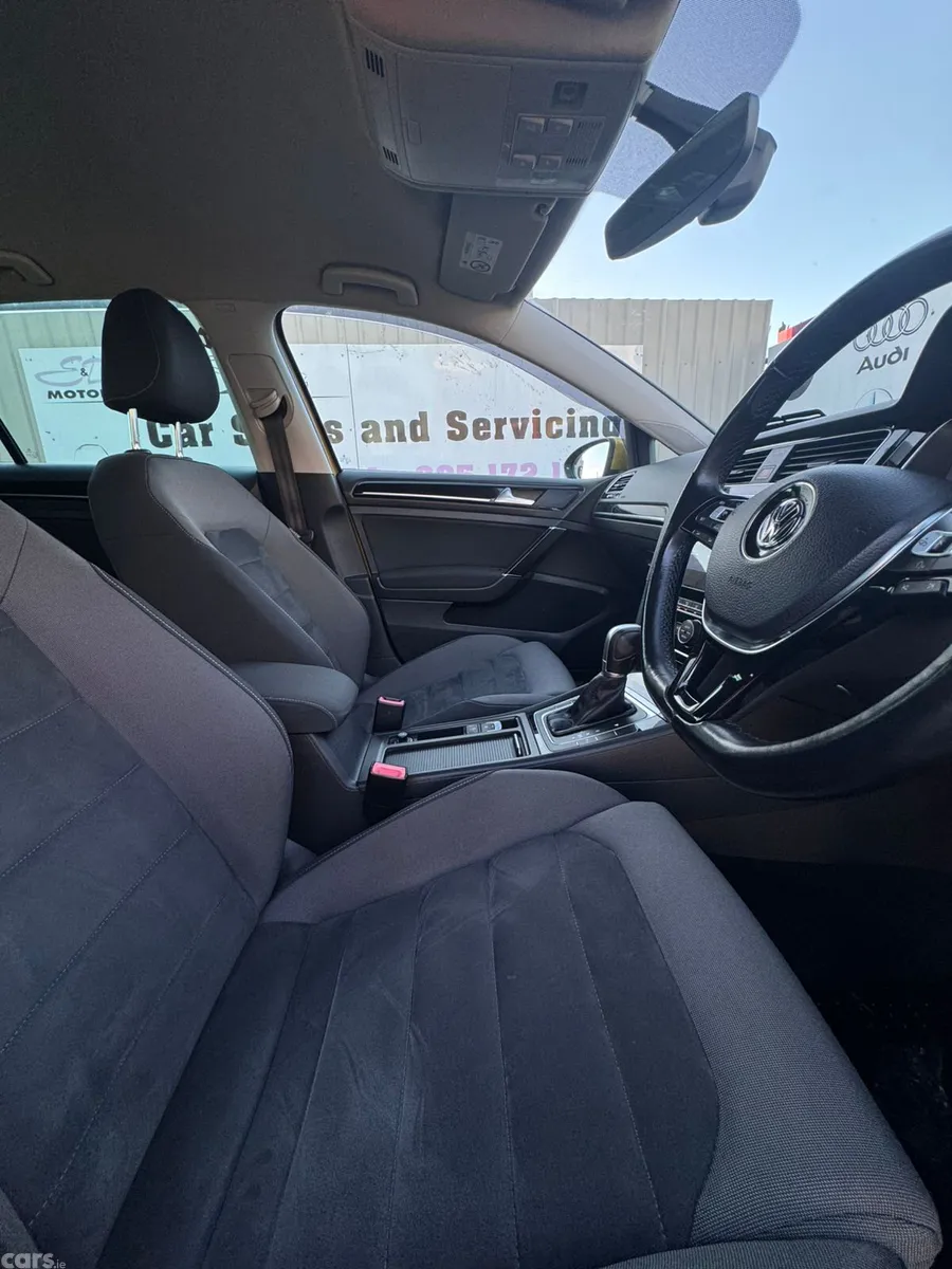 Volkswagen Golf Estate, Petrol, 2018, Yellow