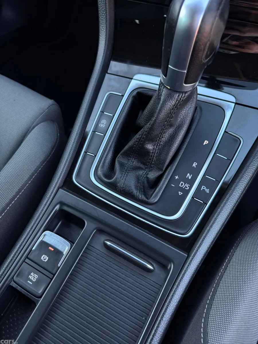 Volkswagen Golf Estate, Petrol, 2018, Yellow