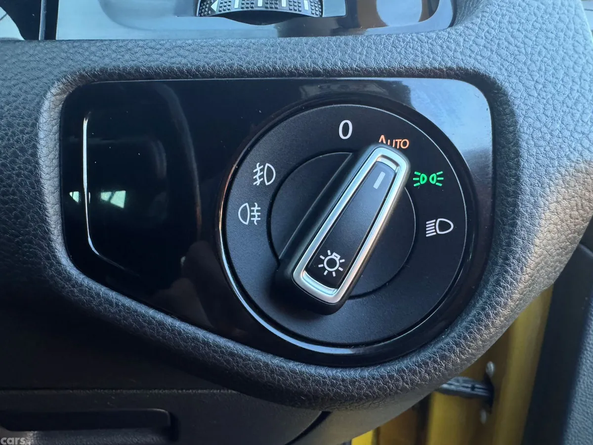 Volkswagen Golf Estate, Petrol, 2018, Yellow