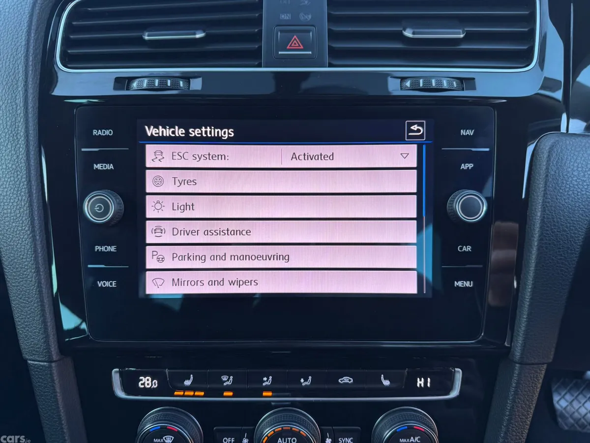 Volkswagen Golf Estate, Petrol, 2018, Yellow