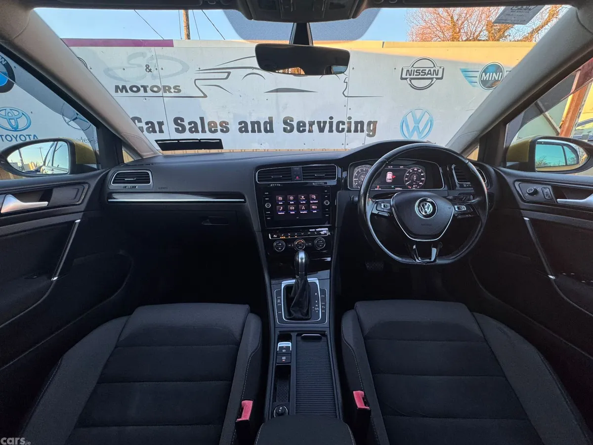 Volkswagen Golf Estate, Petrol, 2018, Yellow
