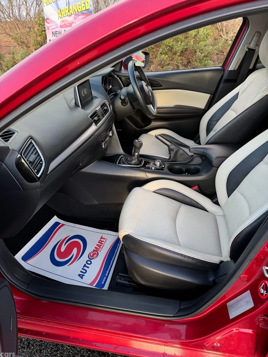 Mazda Mazda3 Hatchback, Diesel, 2014, Red