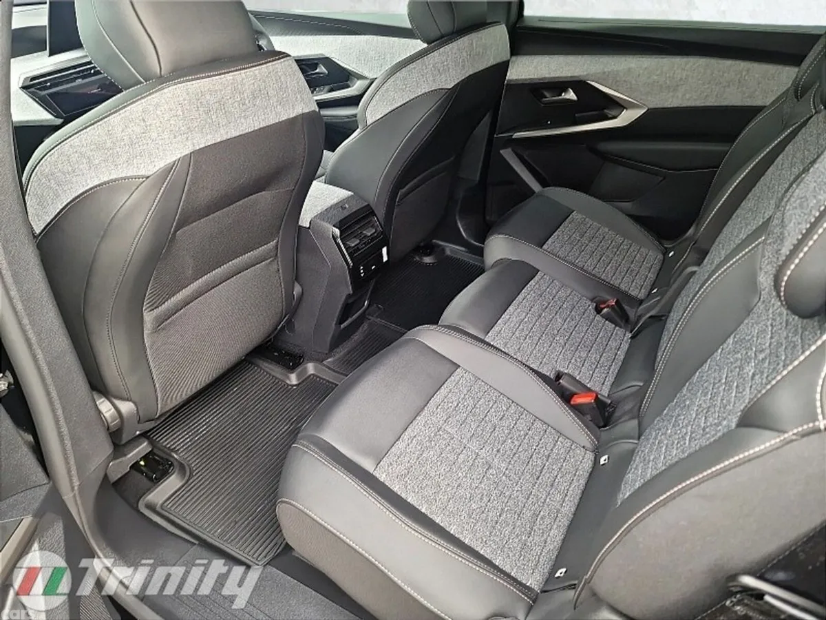 Peugeot 5008 MPV, Electric, 2026, Black